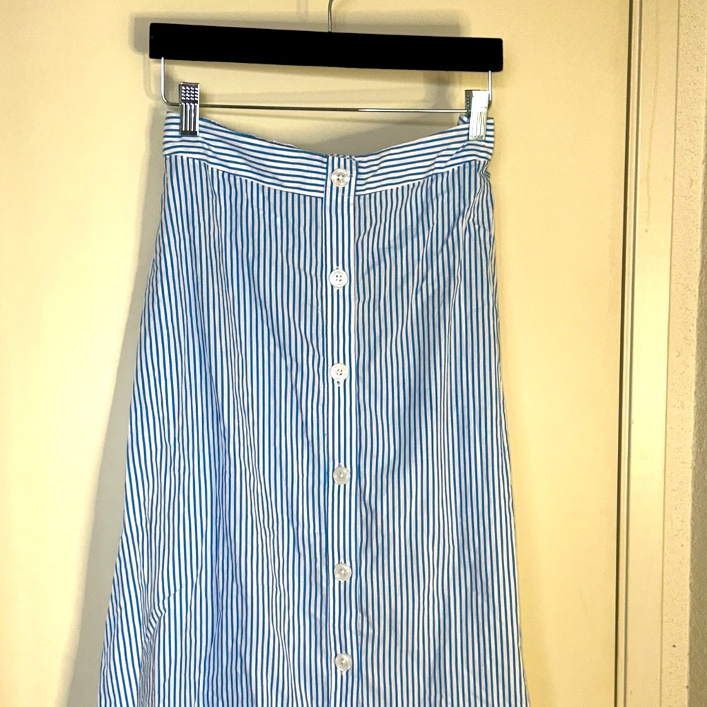 Blue and white striped midi skirk